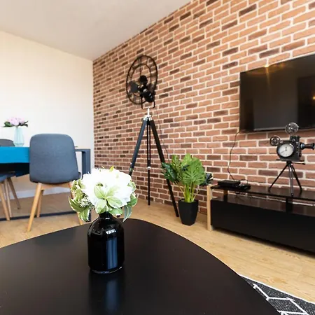 Appartement Le Petit Manhattan - Privé De 45 M2 - 2 à 4 Personnes - Parking Privé Metz